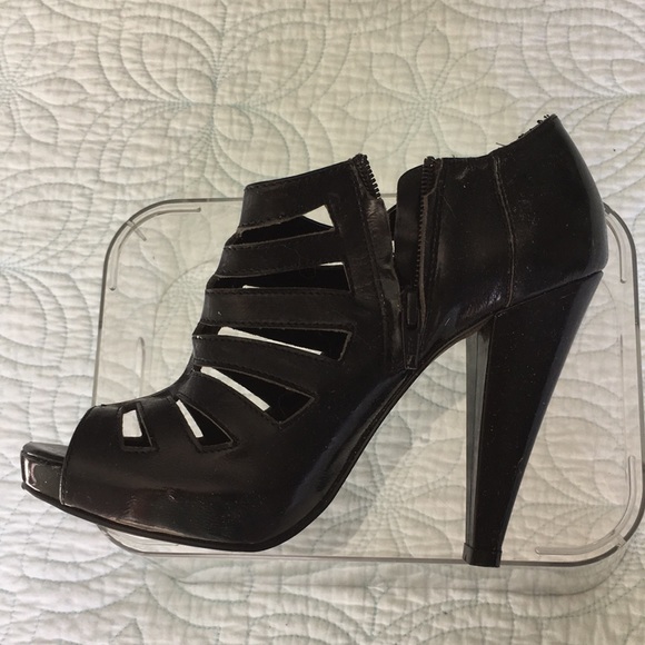 Black heels - Picture 4 of 4